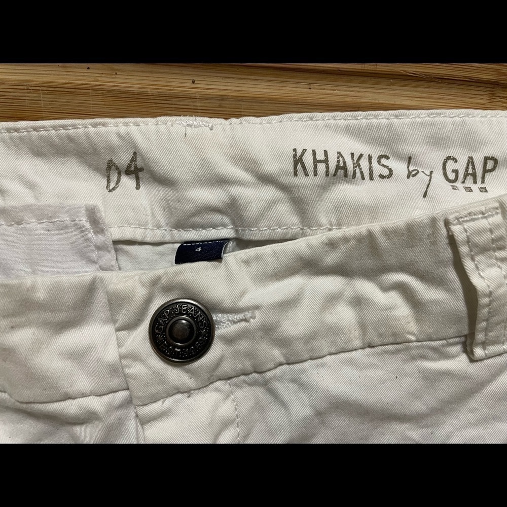 GAP White Khaki Shorts